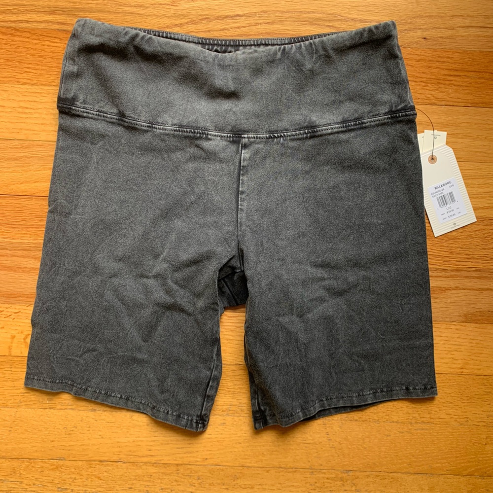NWT Billabong bike shorts